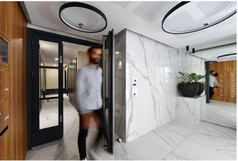 Studio Neuf Paris La Defense Metro 15 Rueil - Suresnes - Mont Valerien Exterior foto